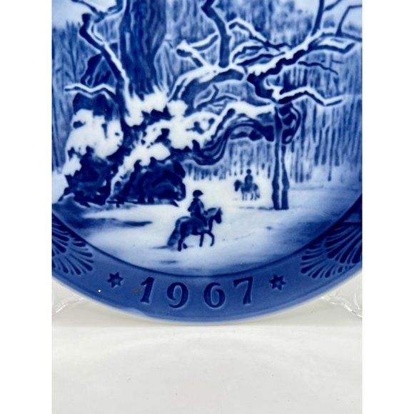 Vintage Royal Copenhagen Porcelain 7" Collector Plate; The Royal Oak - Picture 2 of 3